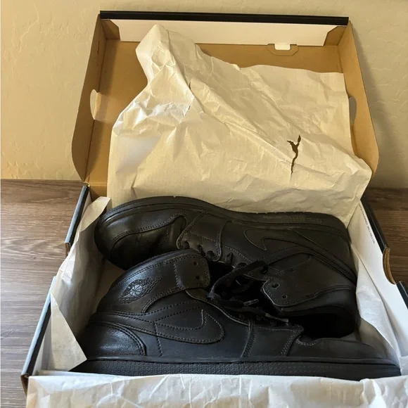 Air Jordan 1 Mid Triple Black 2013